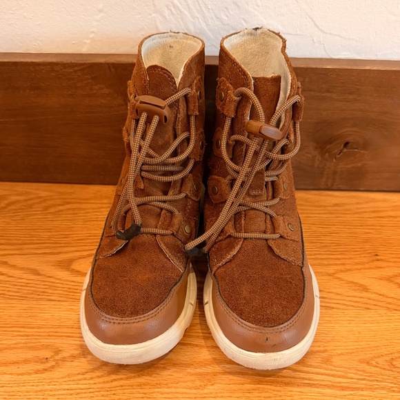 Sorel Explorer™ Lace WP in Velvet Tan/Chalk (Size 1 Little Kid) - Picture 2 of 9